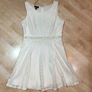 SO Pretty! A. Byer Elegant Sleeveless Dress